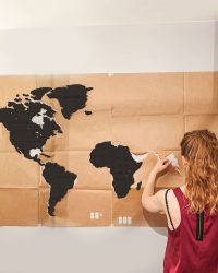 Mapa świata na ścianę 3D z podpisami i granicami państw palisander