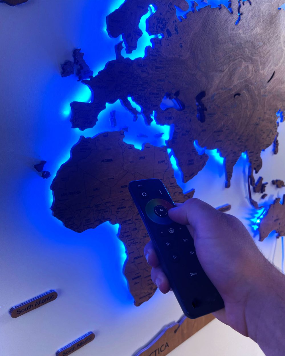 Drewniana mapa świata Podświetlana LED - PREMIUM